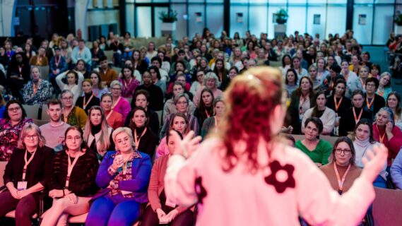 Volle zaal tijdens Nursing Experience